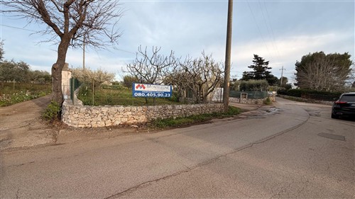P  R  E  Z  Z  O    R  I  B  A  S  S  A  T  O  -  Corpo di 4 Trulli con 2 depositi